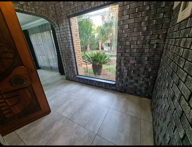 4 BEDROOM HOUSE FOR SALE IN SONNEVELD